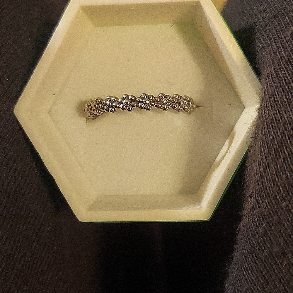 Pandora ALE daisy's ring as new